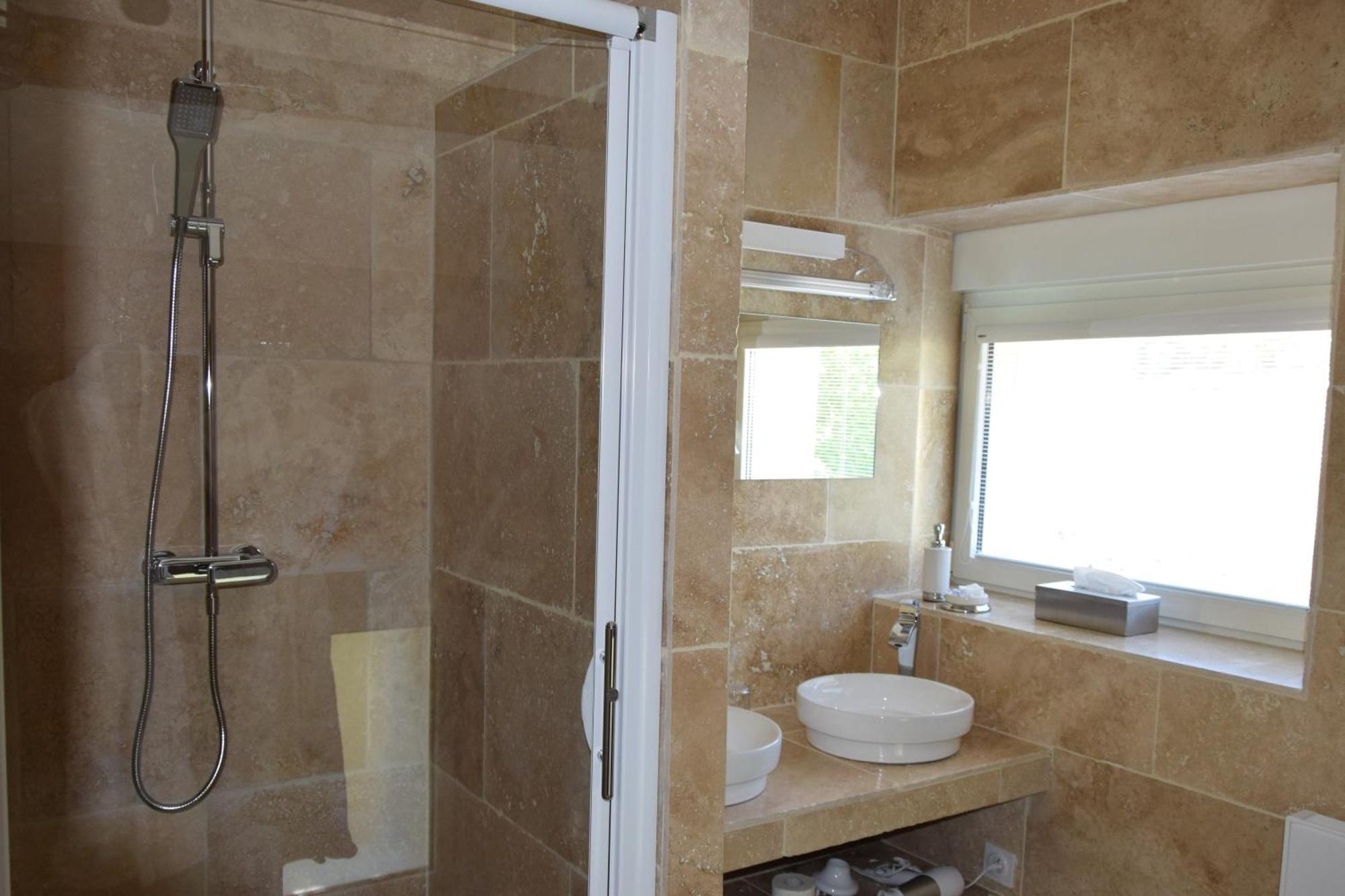 Hoteliere Et Des Sources Du Gros Noyer Apartment Malaucène