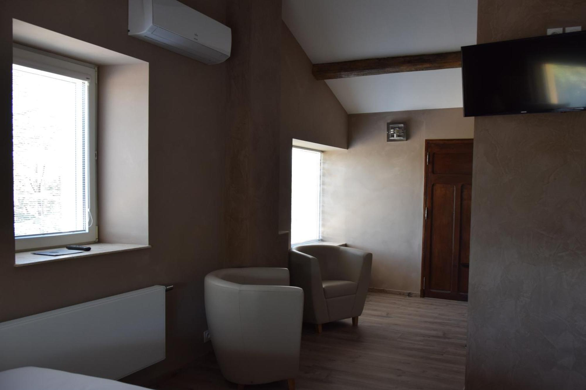 Hoteliere Et Des Sources Du Gros Noyer Apartment *