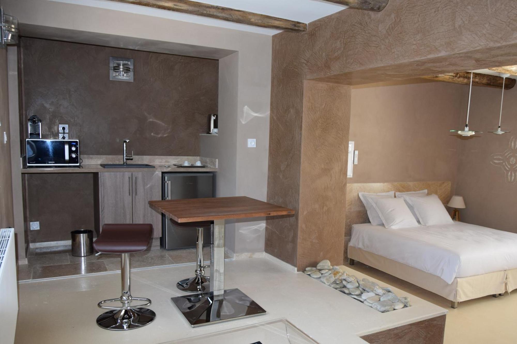 Hoteliere Et Des Sources Du Gros Noyer Malaucène