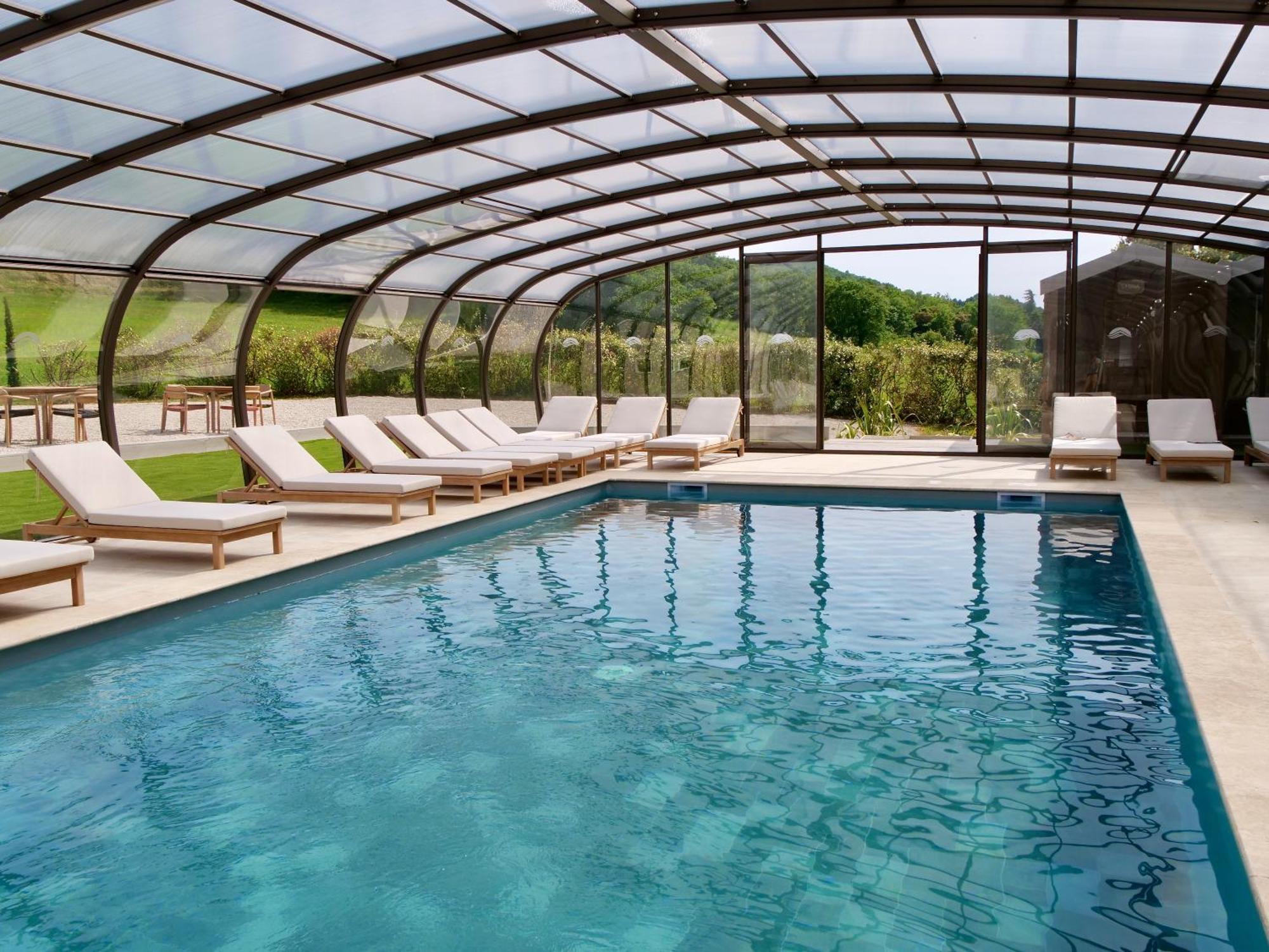 Hoteliere Et Des Sources Du Gros Noyer *